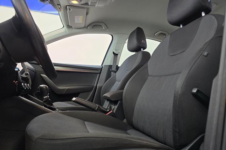 Grå Skoda Octavia fra 2018