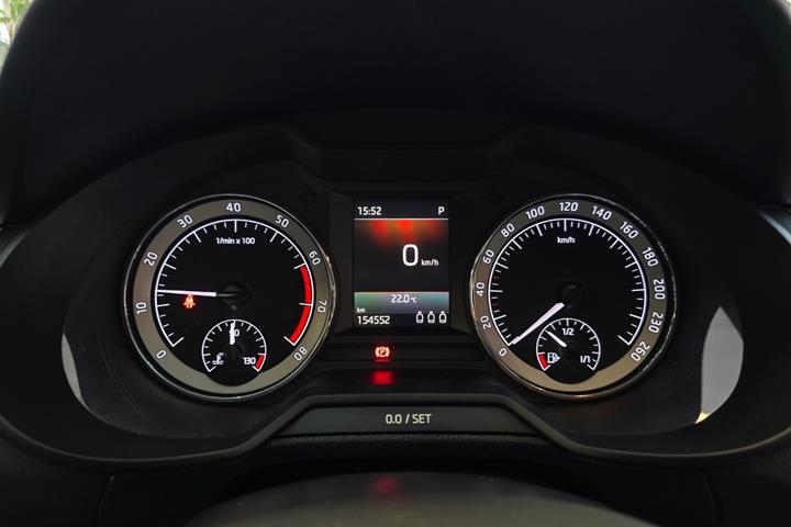 Grå Skoda Octavia fra 2018