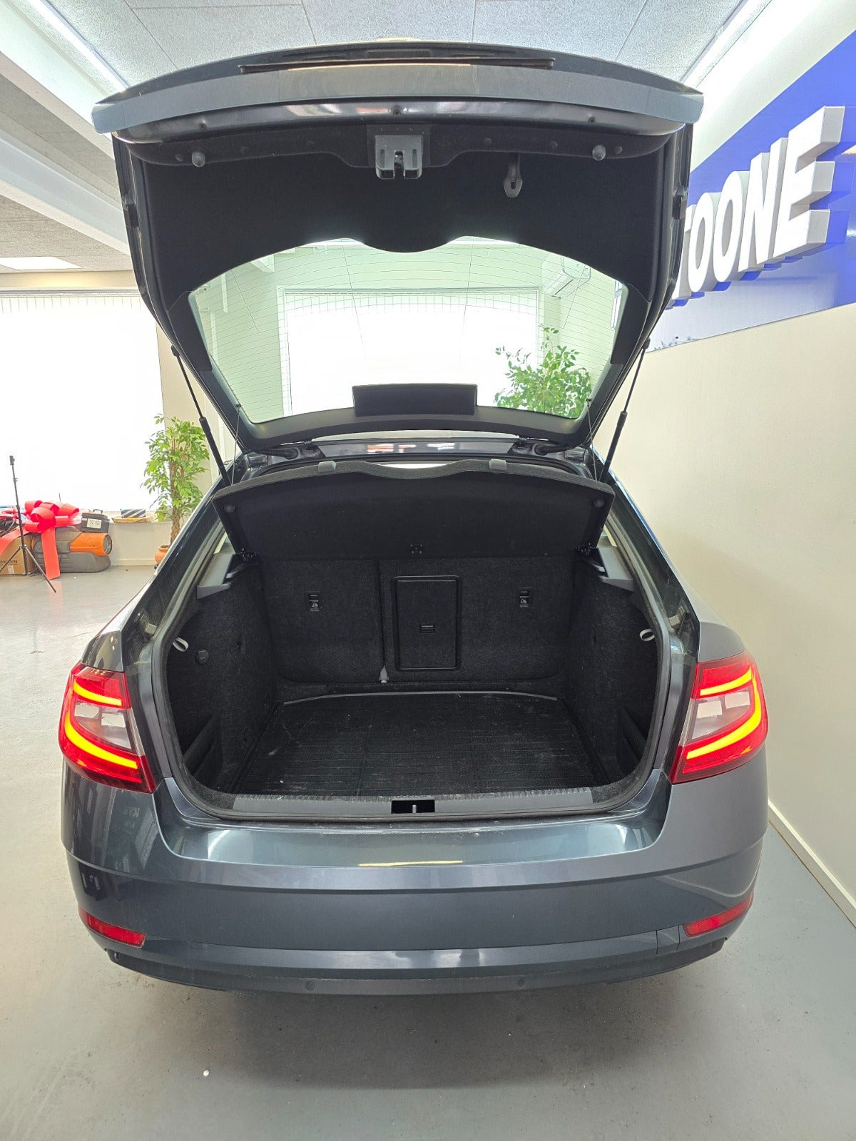 Grå Skoda Octavia fra 2018