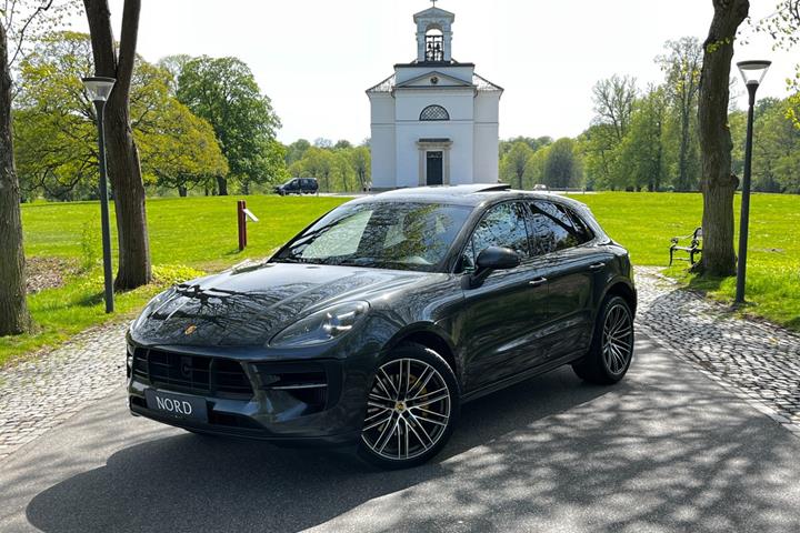 Grøn Porsche Macan S fra 2021 set udefra