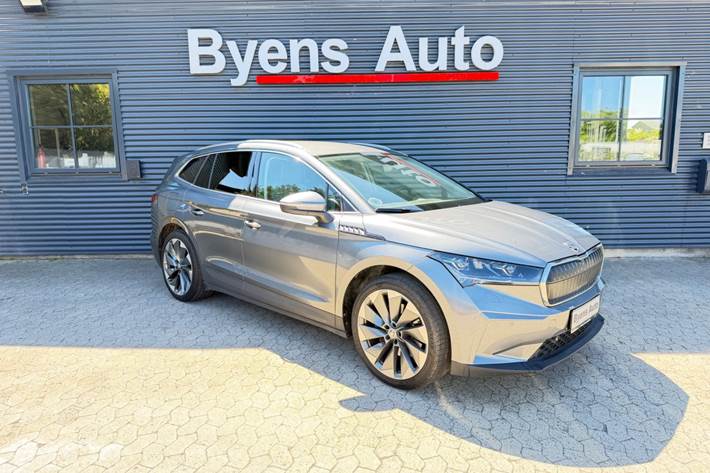 Grå Skoda Enyaq fra 2022 set udefra