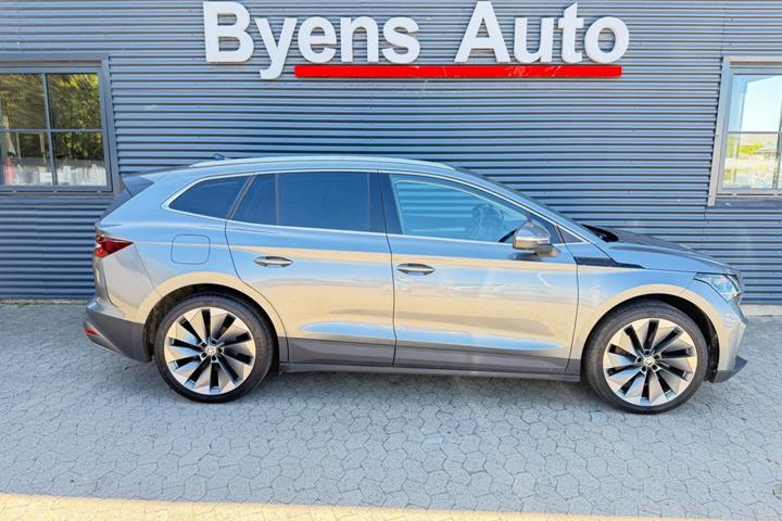 Grå Skoda Enyaq fra 2022