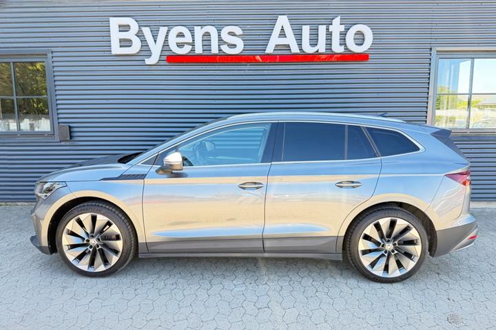 Grå Skoda Enyaq fra 2022