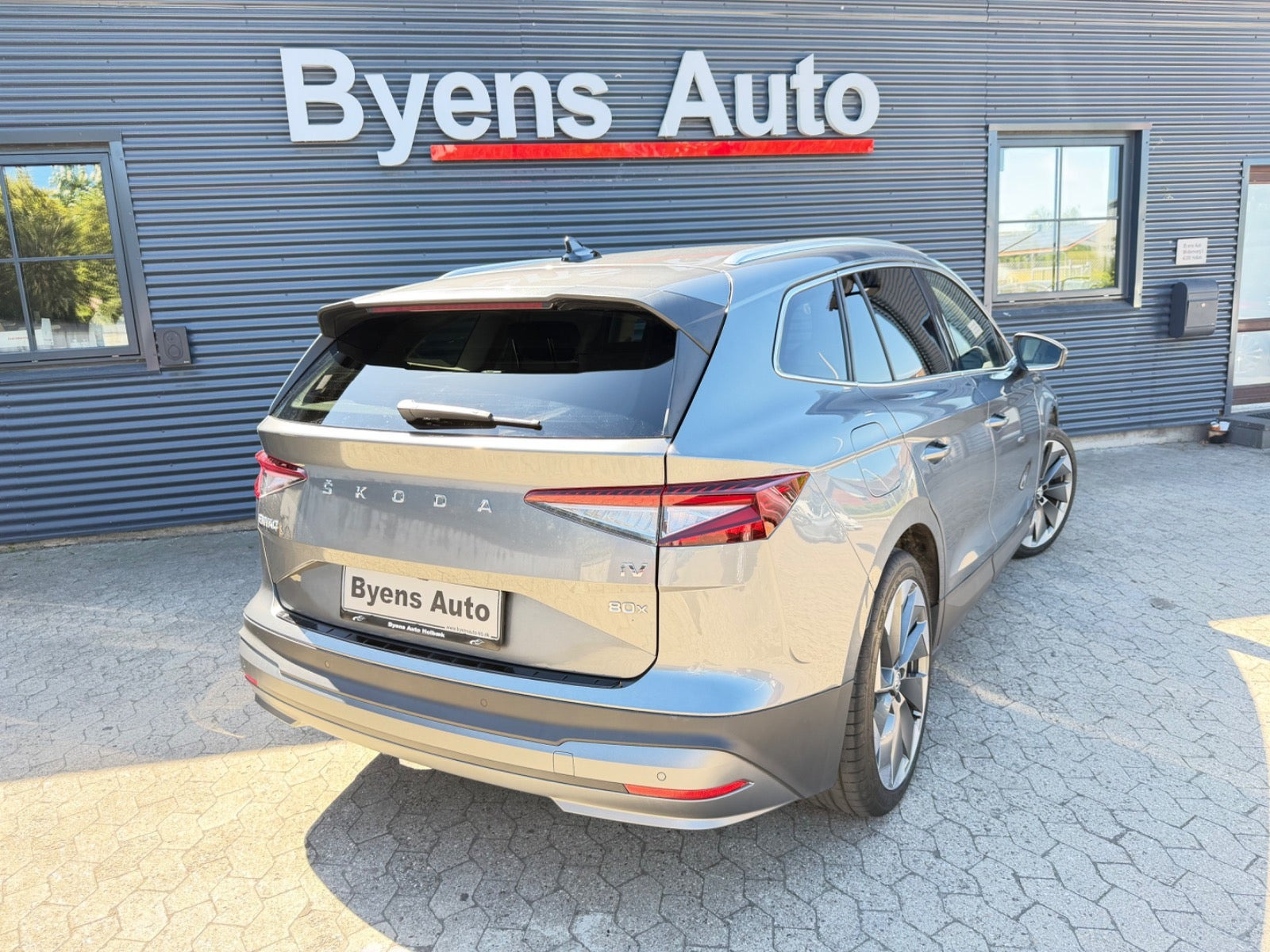 Grå Skoda Enyaq fra 2022