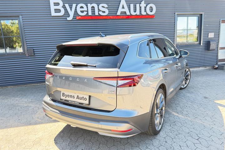 Grå Skoda Enyaq fra 2022