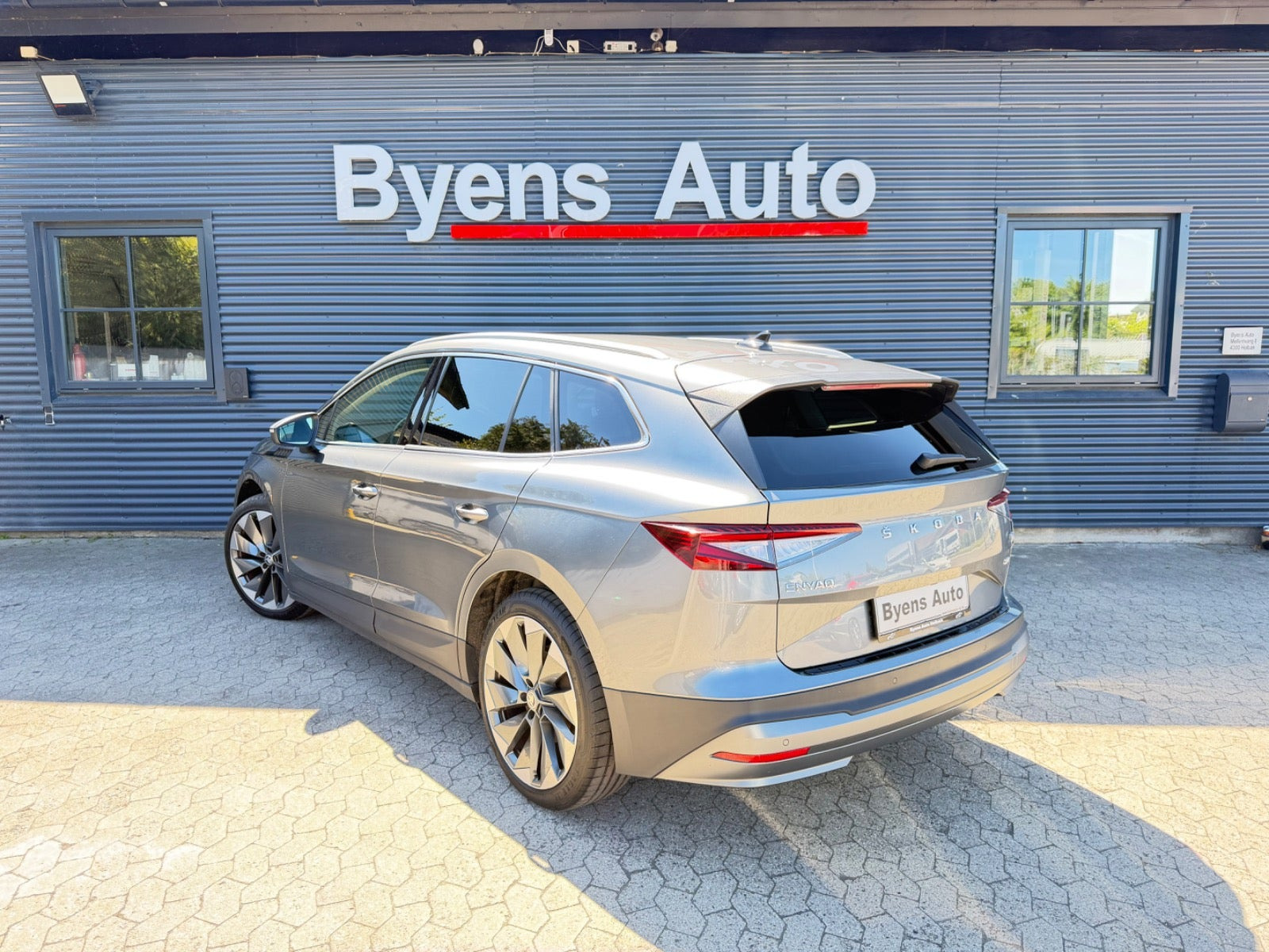 Grå Skoda Enyaq fra 2022