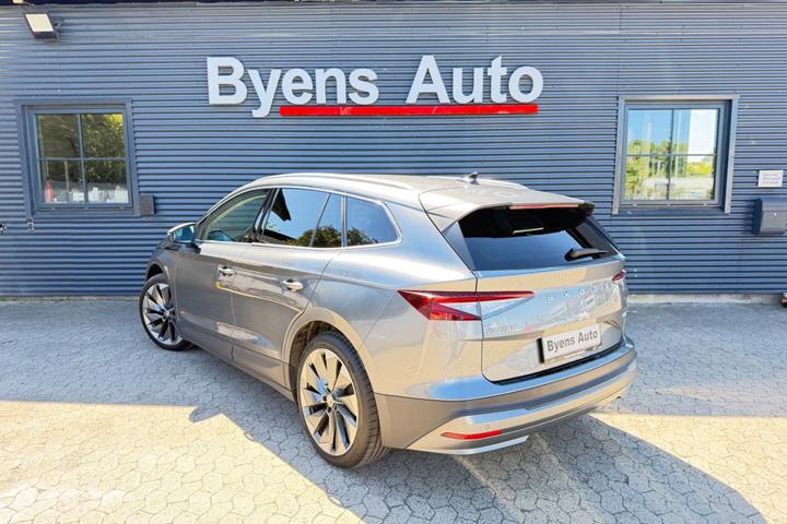 Grå Skoda Enyaq fra 2022