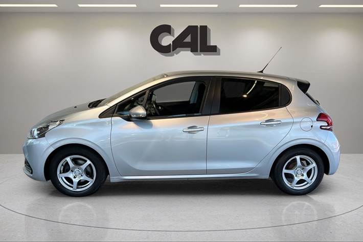 Sølv Peugeot 208 fra 2017