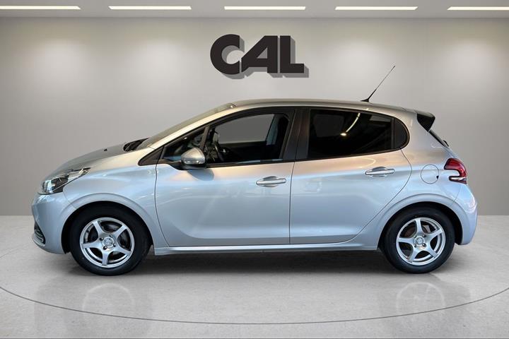 Sølv Peugeot 208 fra 2017