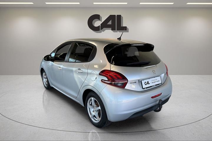 Sølv Peugeot 208 fra 2017