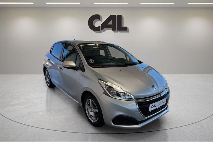 Sølv Peugeot 208 fra 2017