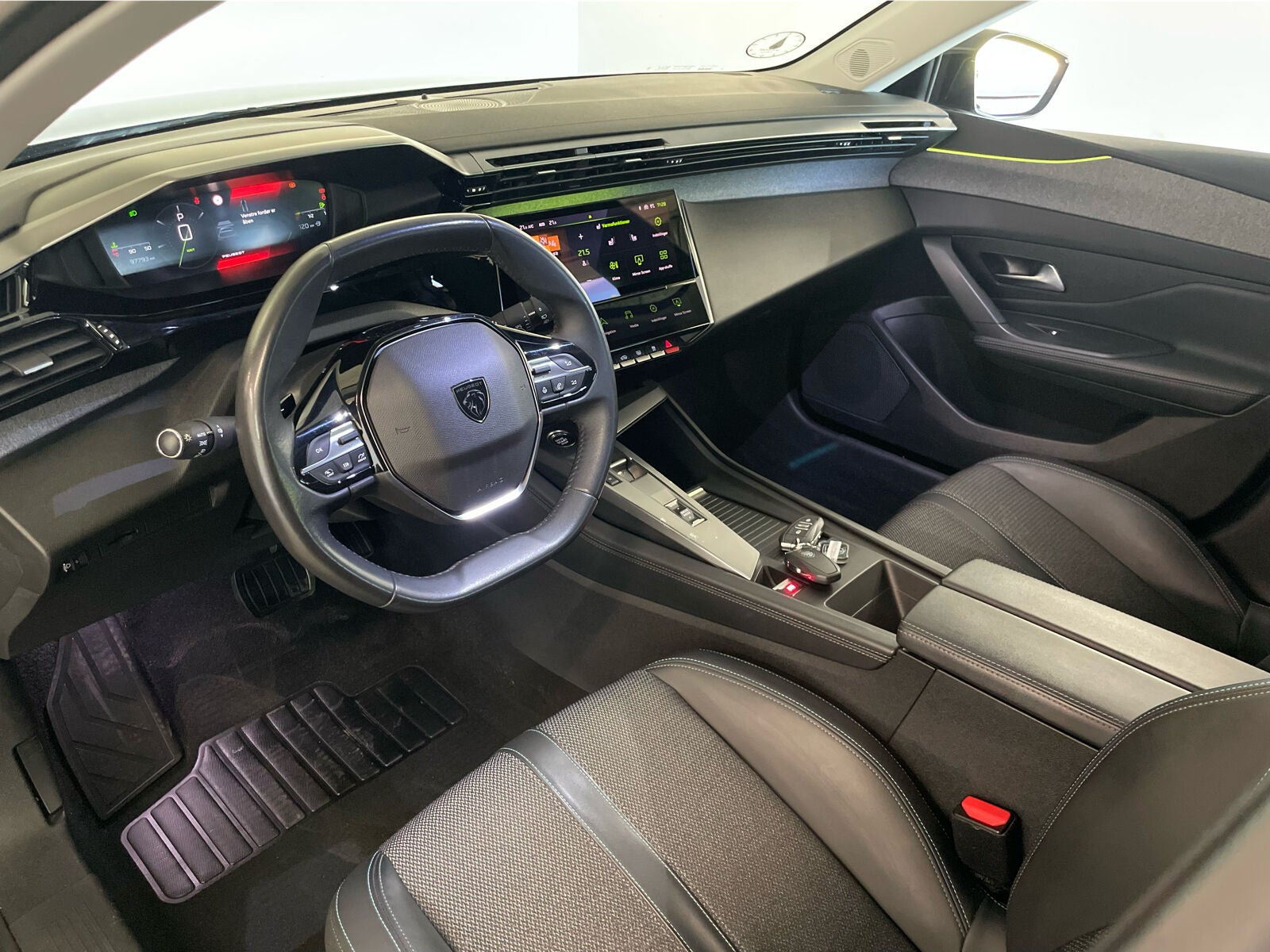 Sort Peugeot 308 fra 2022