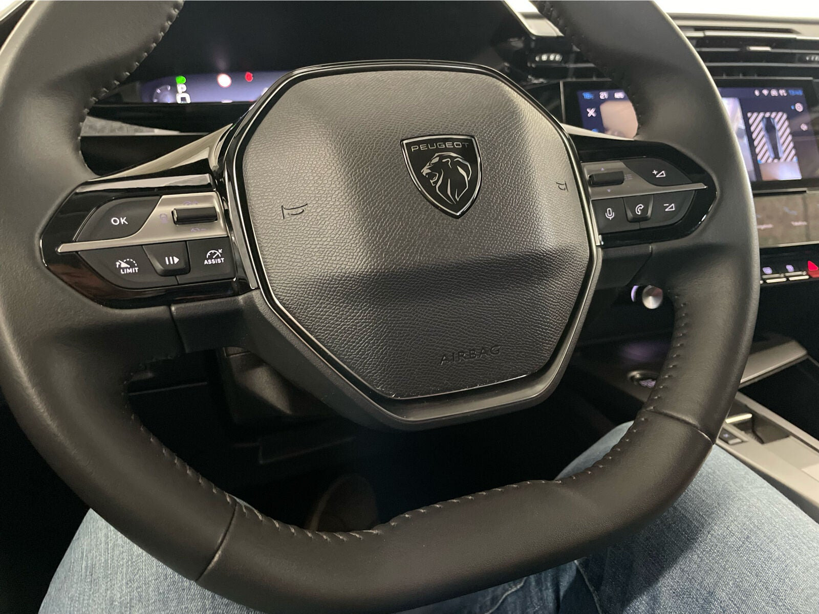 Sort Peugeot 308 fra 2024