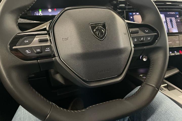 Sort Peugeot 308 fra 2024