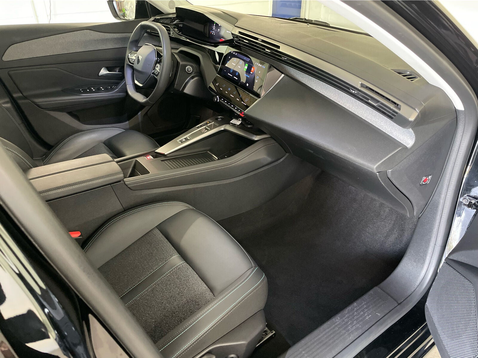 Sort Peugeot 308 fra 2024
