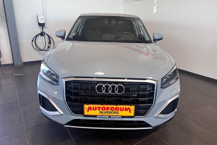 Grå Audi Q2 fra 2022