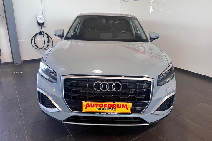 Grå Audi Q2 fra 2022