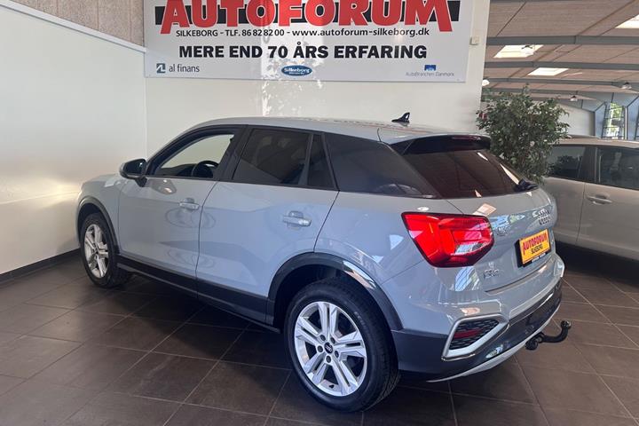 Grå Audi Q2 fra 2022