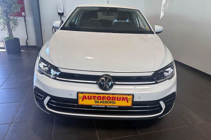Hvid VW Polo fra 2023