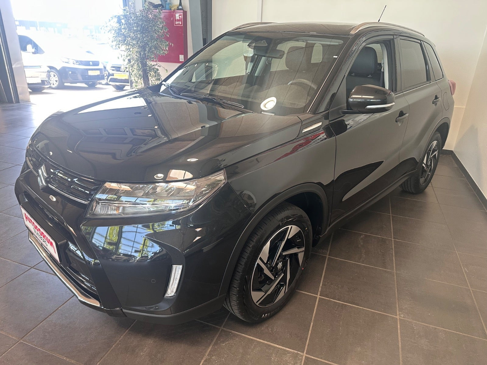 Sort Suzuki Vitara fra 2025