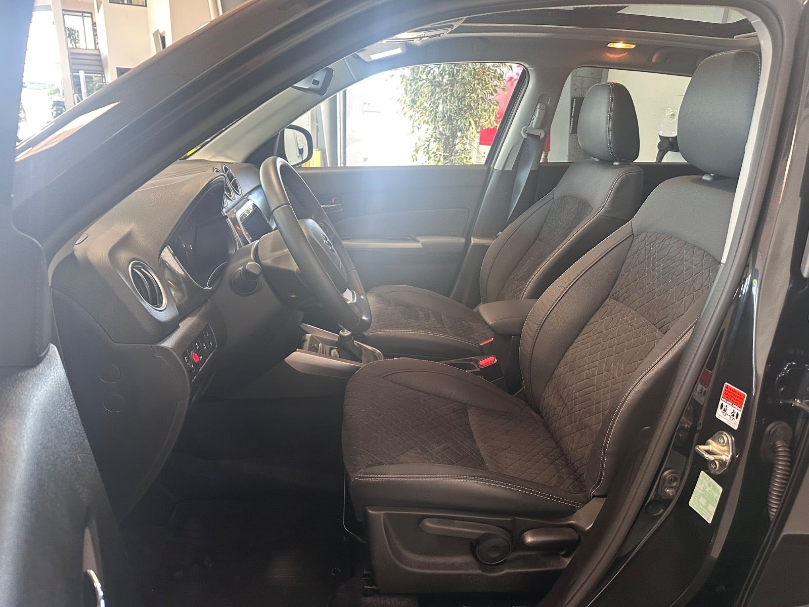 Sort Suzuki Vitara fra 2025