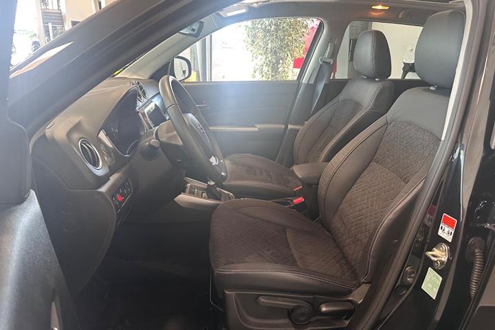 Sort Suzuki Vitara fra 2025