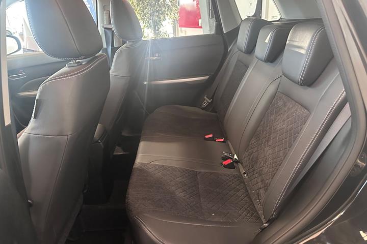 Sort Suzuki Vitara fra 2025