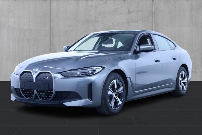 Sølv BMW i4 fra 2023