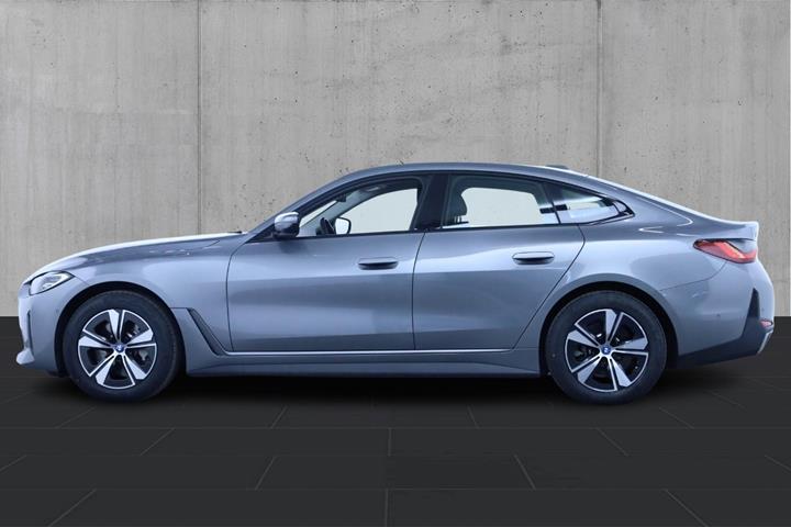 Sølv BMW i4 fra 2023