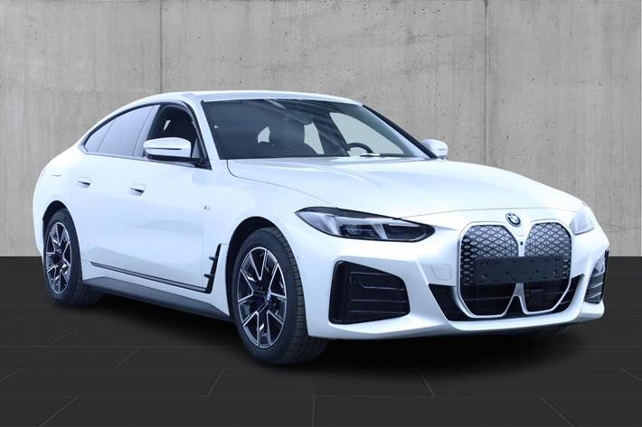 Hvid BMW i4 fra 2025