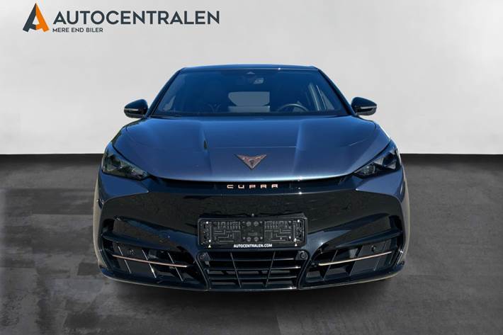 Blå Cupra Tavascan fra 2025
