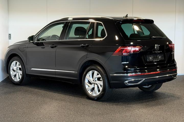 Sort VW Tiguan fra 2021