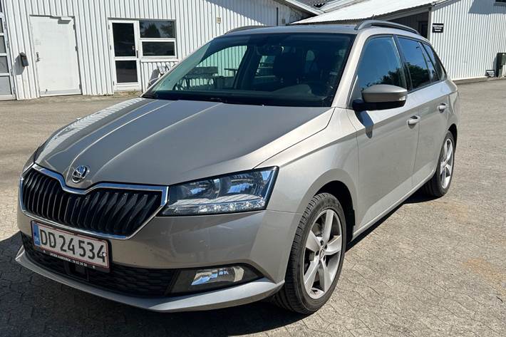 Orange Skoda Fabia fra 2019