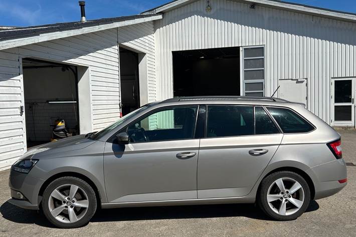Orange Skoda Fabia fra 2019