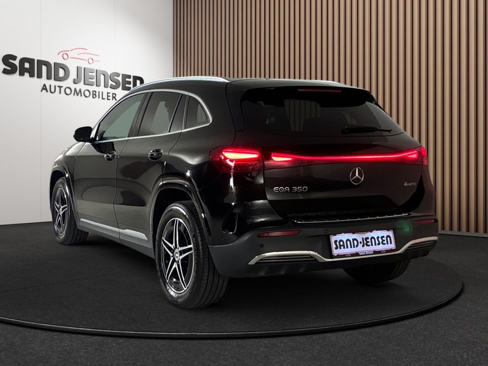 Sort Mercedes EQA350 fra 2024