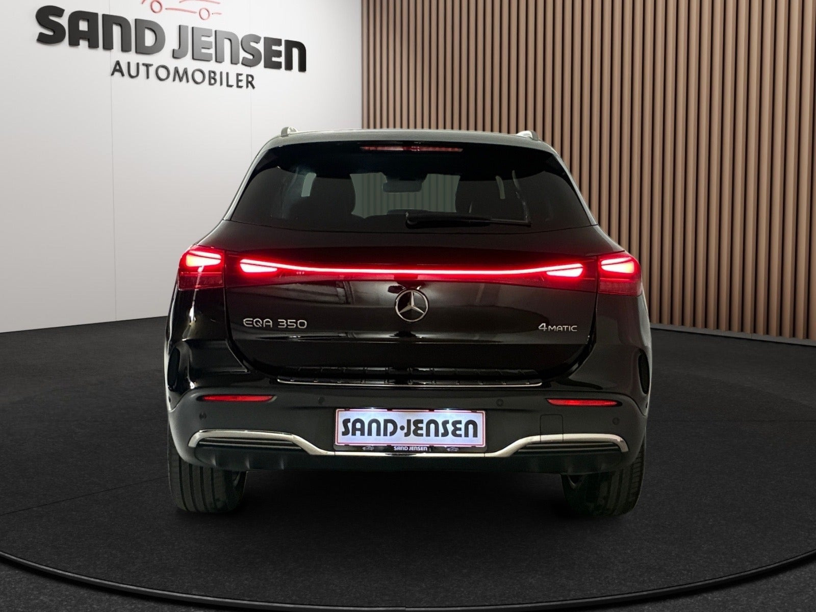 Sort Mercedes EQA350 fra 2024