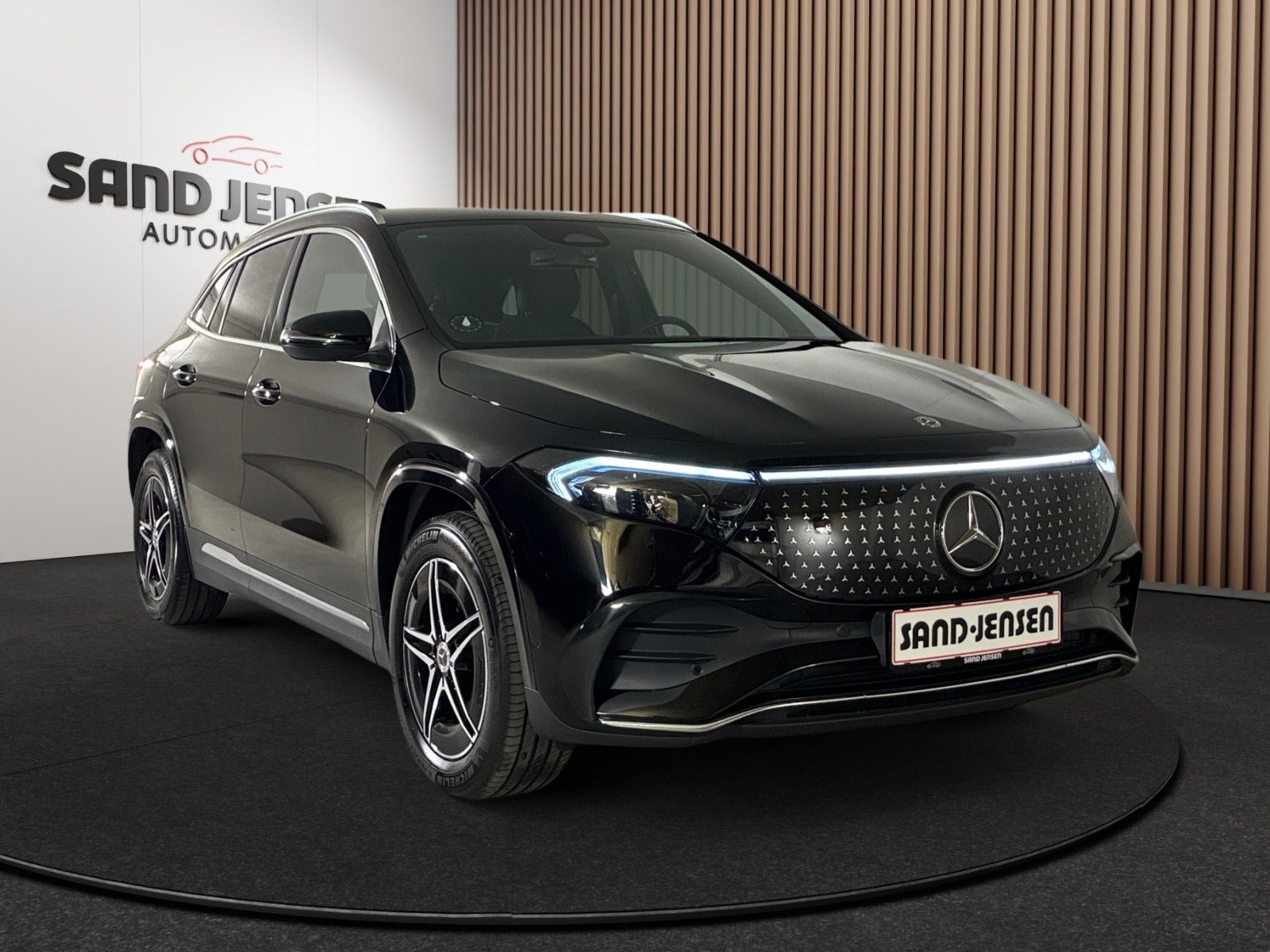 Sort Mercedes EQA350 fra 2024