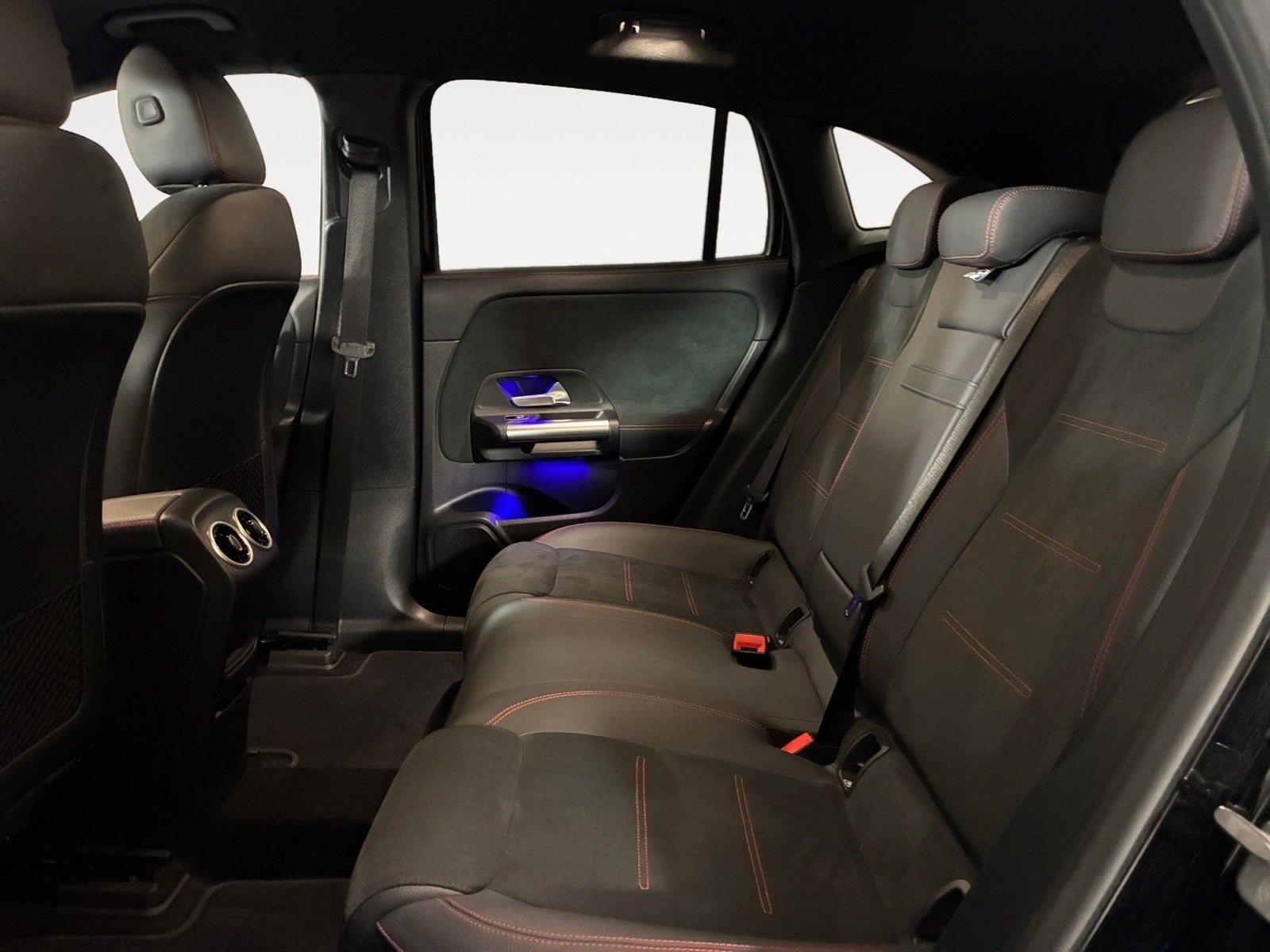 Sort Mercedes EQA350 fra 2024