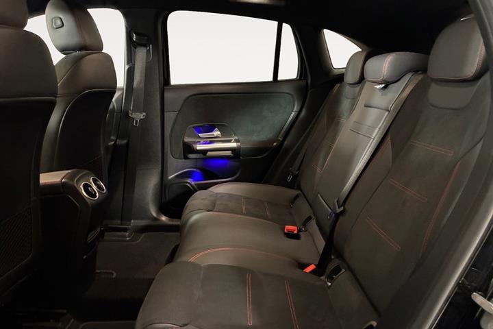Sort Mercedes EQA350 fra 2024