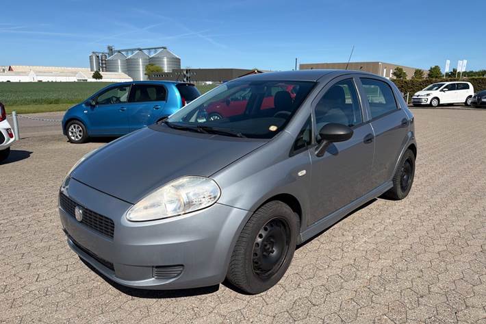 Grå Fiat Grande Punto fra 2011