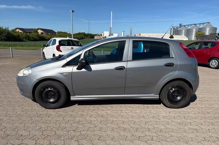 Grå Fiat Grande Punto fra 2011
