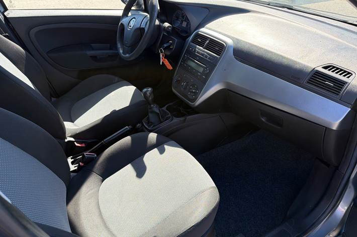 Grå Fiat Grande Punto fra 2011