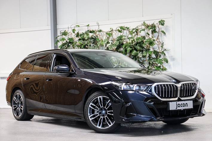 Sort BMW i5 fra 2025