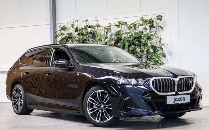 BMW i5 eDrive40 Touring Fully Charged M-Sport