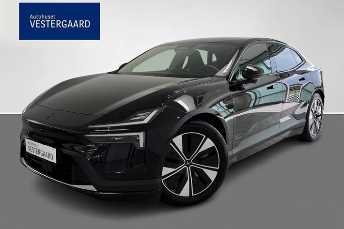 Sort Polestar 4 fra 2025