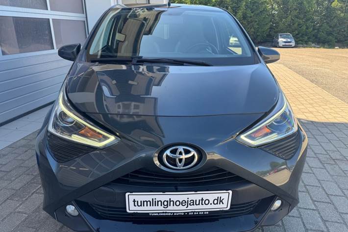Grå Toyota Aygo fra 2020