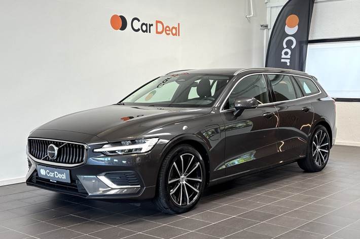 Grå Volvo V60 fra 2023