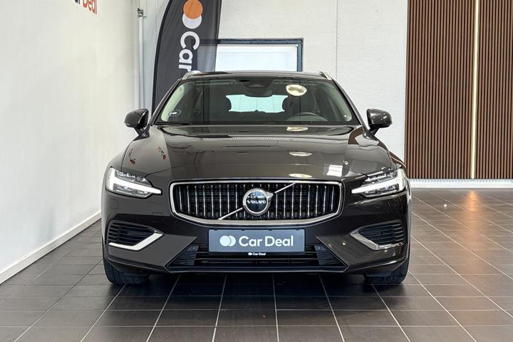Grå Volvo V60 fra 2023