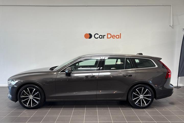 Grå Volvo V60 fra 2023