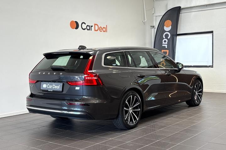 Grå Volvo V60 fra 2023